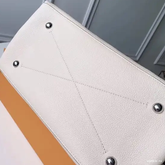 WIS VUITTON CARMEL LOUIS 0514